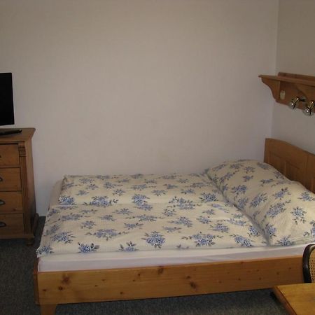 Penzion 102 Pardubice Extérieur photo