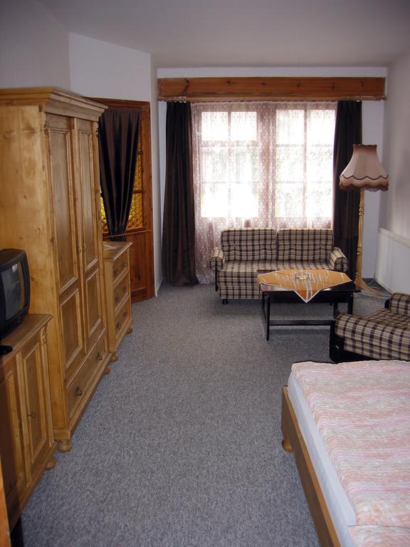 Penzion 102 Pardubice Extérieur photo