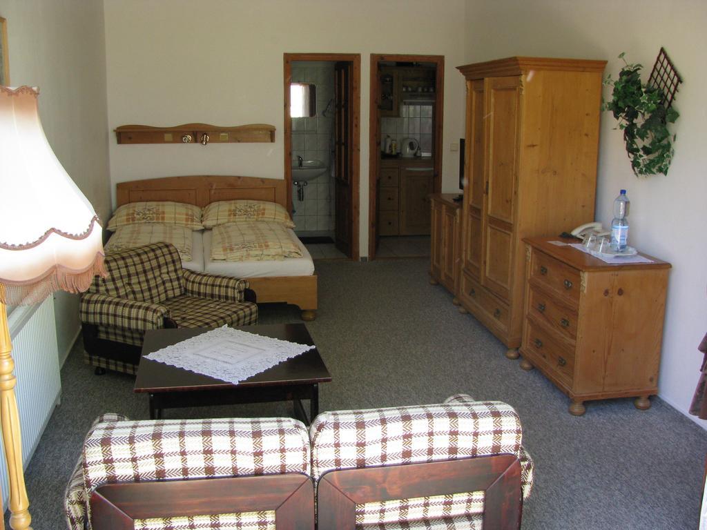 Penzion 102 Pardubice Extérieur photo
