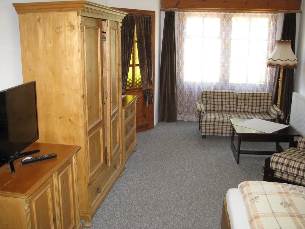 Penzion 102 Pardubice Extérieur photo