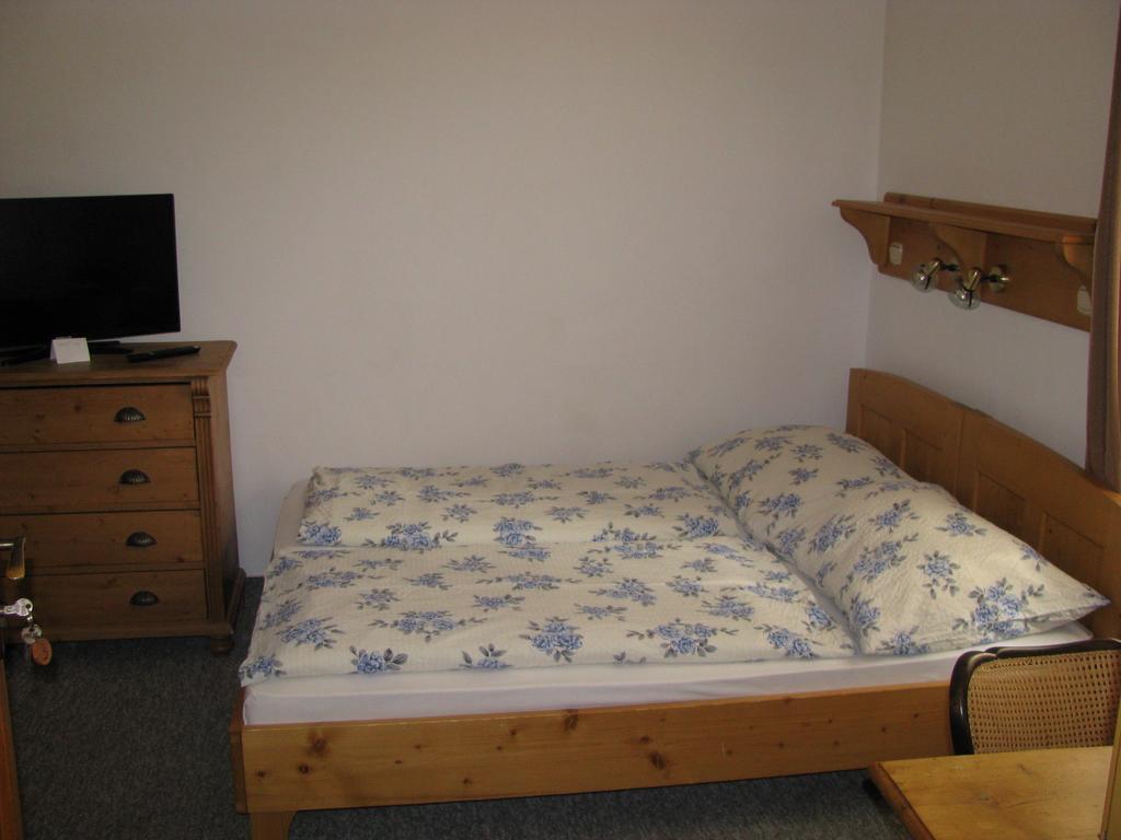 Penzion 102 Pardubice Extérieur photo