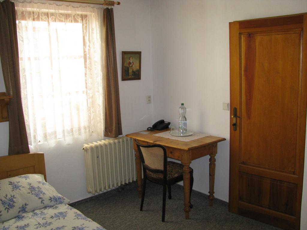 Penzion 102 Pardubice Extérieur photo