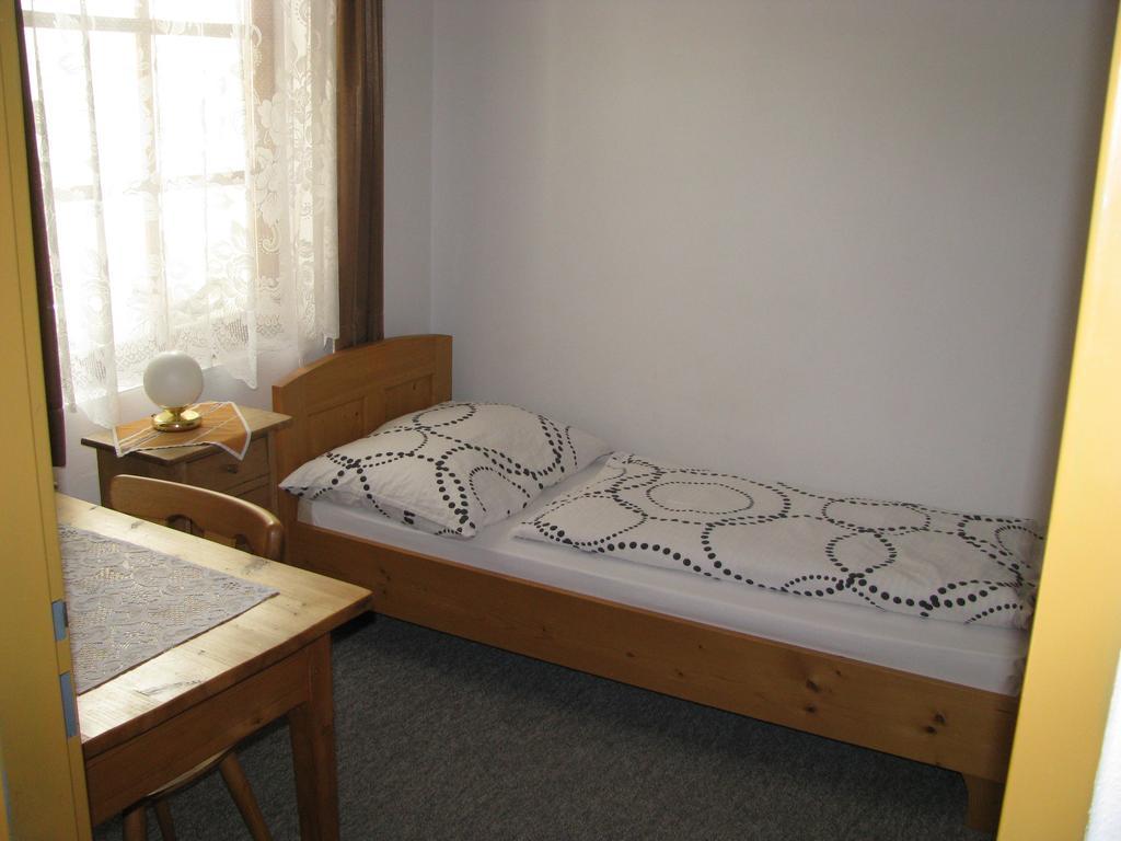 Penzion 102 Pardubice Extérieur photo