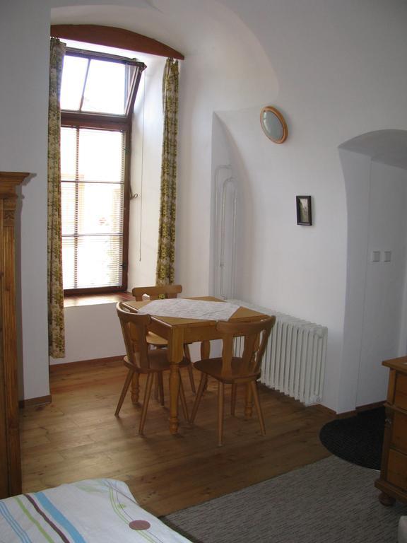 Penzion 102 Pardubice Extérieur photo