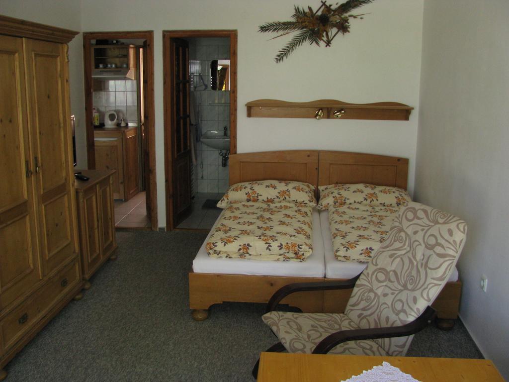 Penzion 102 Pardubice Extérieur photo