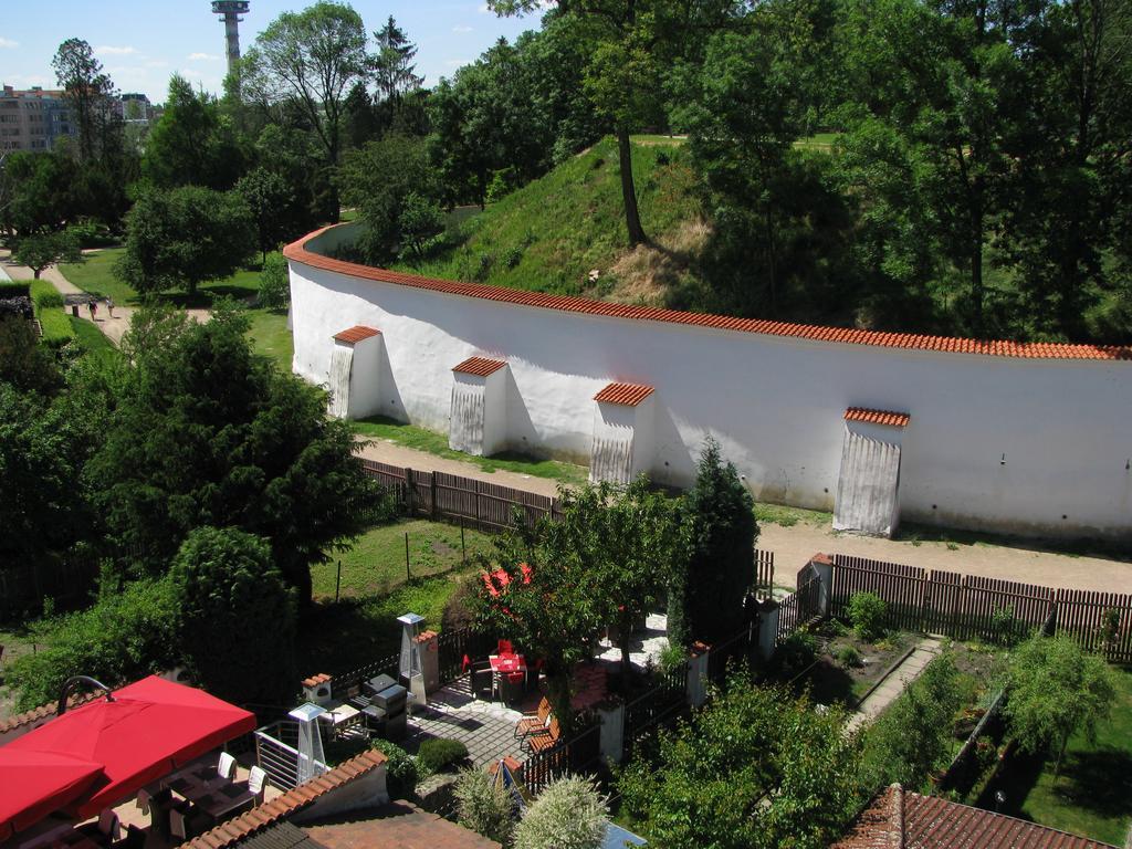 Penzion 102 Pardubice Extérieur photo